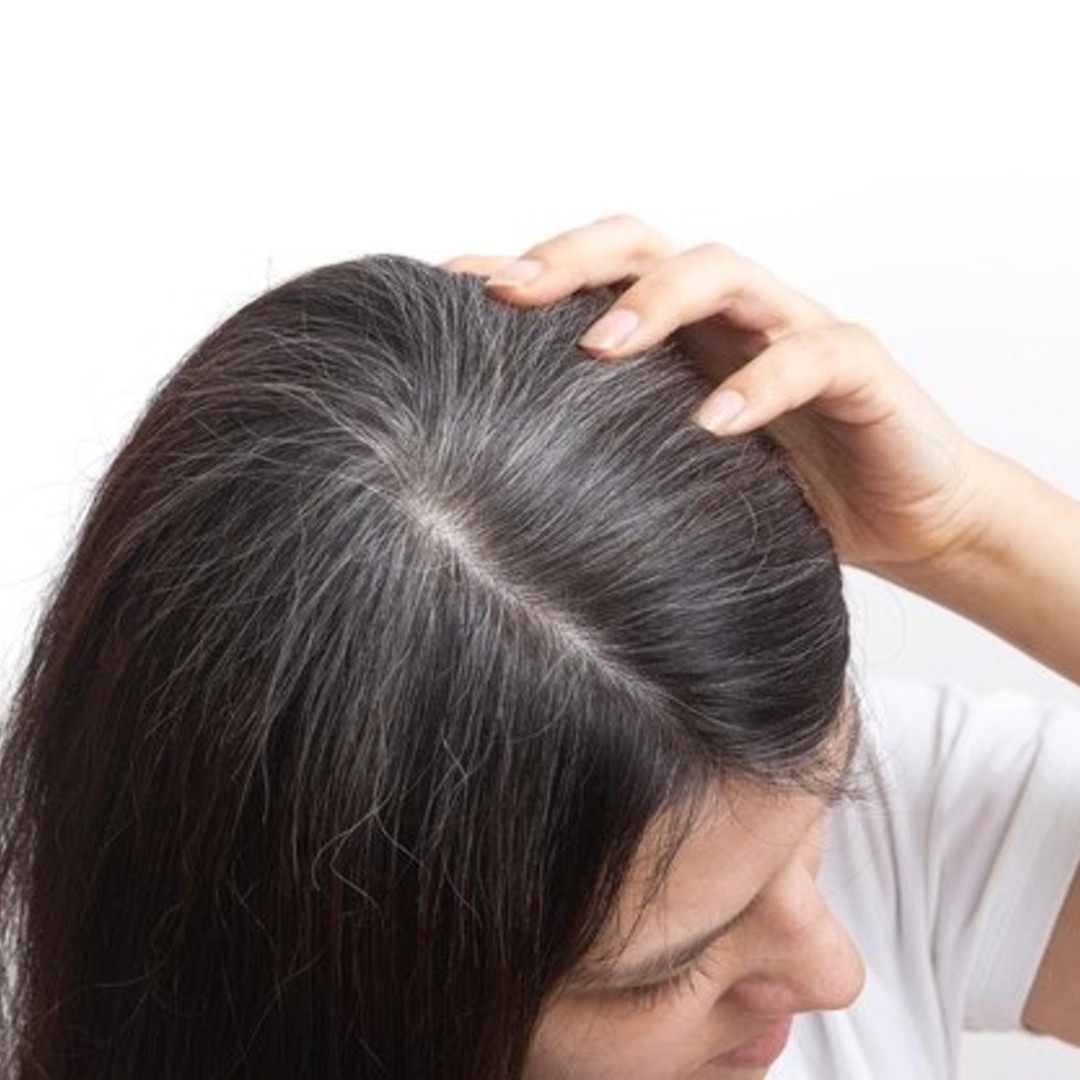 Trik memudarkan uban tanpa perlu disemir rutin, warna alami rambut kembali cuma pakai 1 jenis bunga