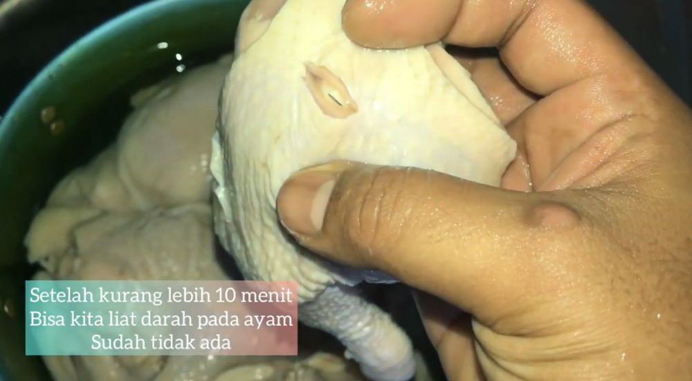 Trik ampuh menghilangkan bau amis dan sisa darah pada daging ayam