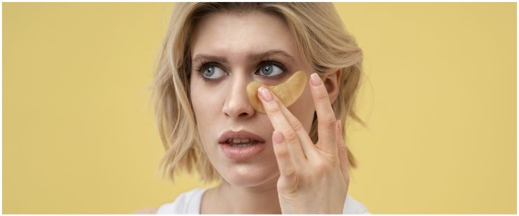 Cara kencangkan kulit di area mata tanpa perlu masker pisang, cukup andalkan 1 jenis tepung