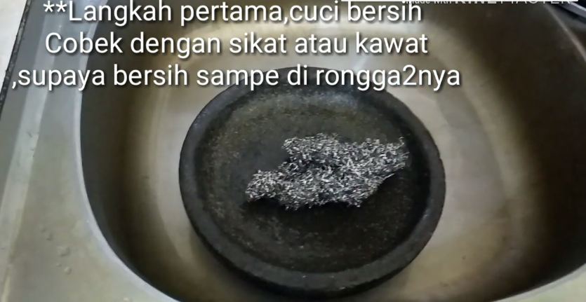 Cara efektif menghilangkan jamur di cobek batu, mudah dilakukan