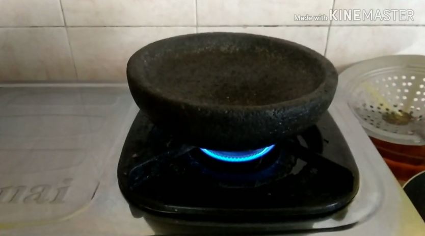 Cara efektif menghilangkan jamur di cobek batu, mudah dilakukan