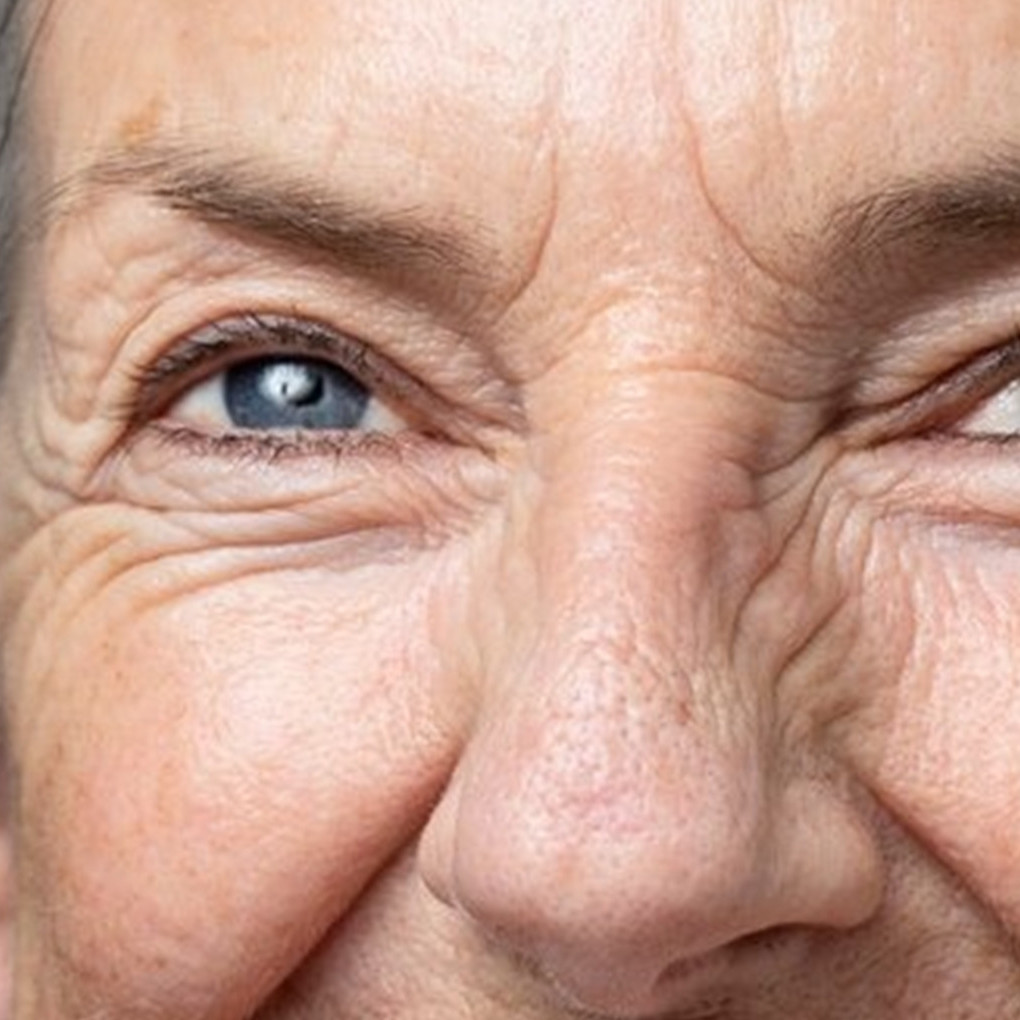 Cara pudarkan wajah penuh garis halus tanpa masker, ampuh cuma andalkan 1 bahan minuman