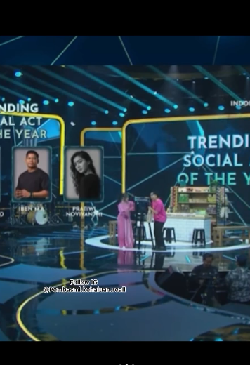 Sentil Farhat Abbas saat dapat penghargaan Trending Award 2024, ucapan Novi bikin netizen puas