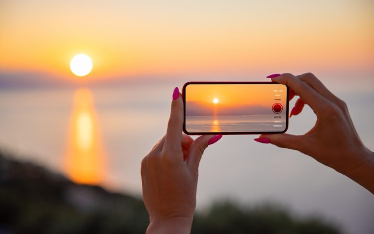 9 Rahasia foto sunset terindah pakai smartphone, ternyata menjaga kesehatan baterai itu penting