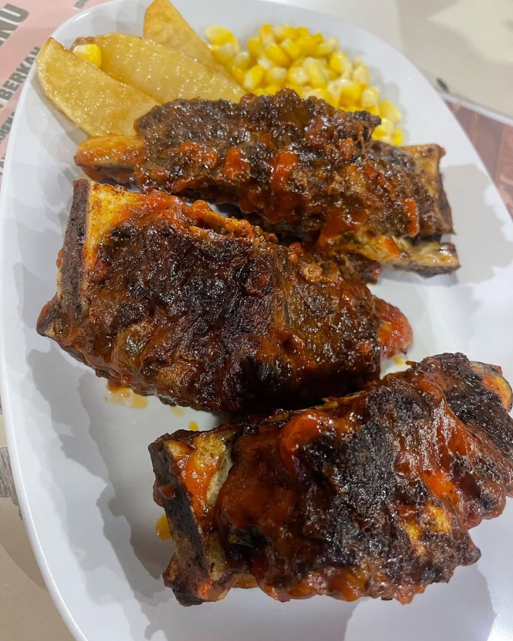 11 Resep masakan rumahan olahan iga sapi bakar yang enak, bumbu meresap, mudah dibuat, dan bikin nagih