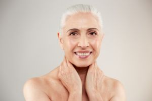 Tak perlu beli skincare mahal, ini cara bikin serum kolagen pencegah keriput andalkan 2 jenis buah