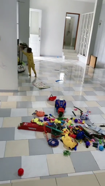 Dari luar tampak sempit, 11 potret rumah seperti di bawah tanah ini ternyata dalamnya luas pol