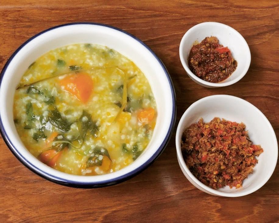 11 Kreasi resep bubur Manado dengan lauk pelengkap yang lezat
