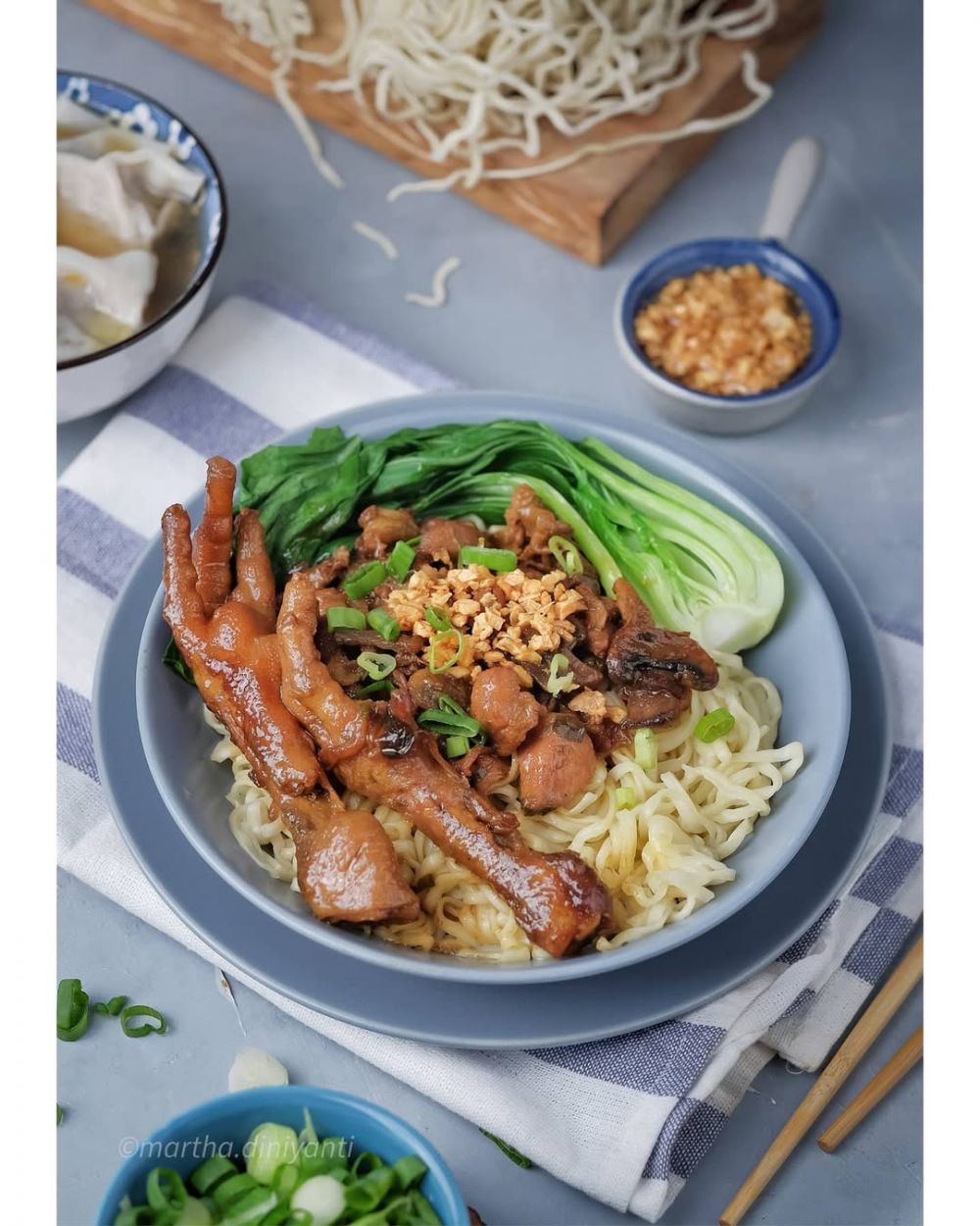 11 Kreasi resep mie ayam rumahan yang menggugah selera dan sedap