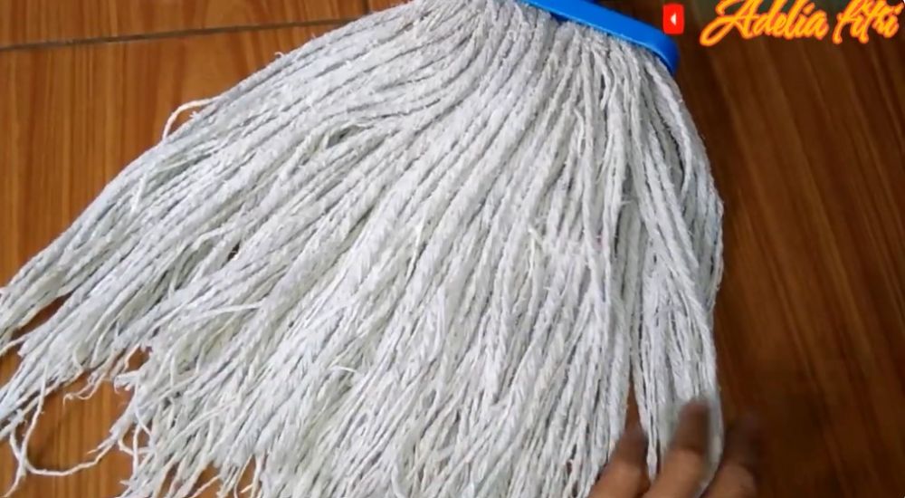 Andalkan 2 bahan dapur, ini trik ampuh mencuci kain pel dekil buluk agar putih dan bebas bau lagi