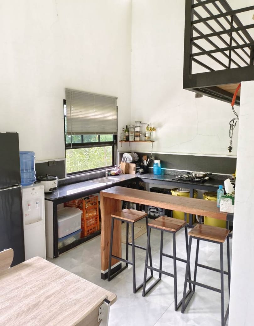 Mirip bangunan terbengkalai di tengah hutan, intip 7 potret rumah bergaya industrial minimalis