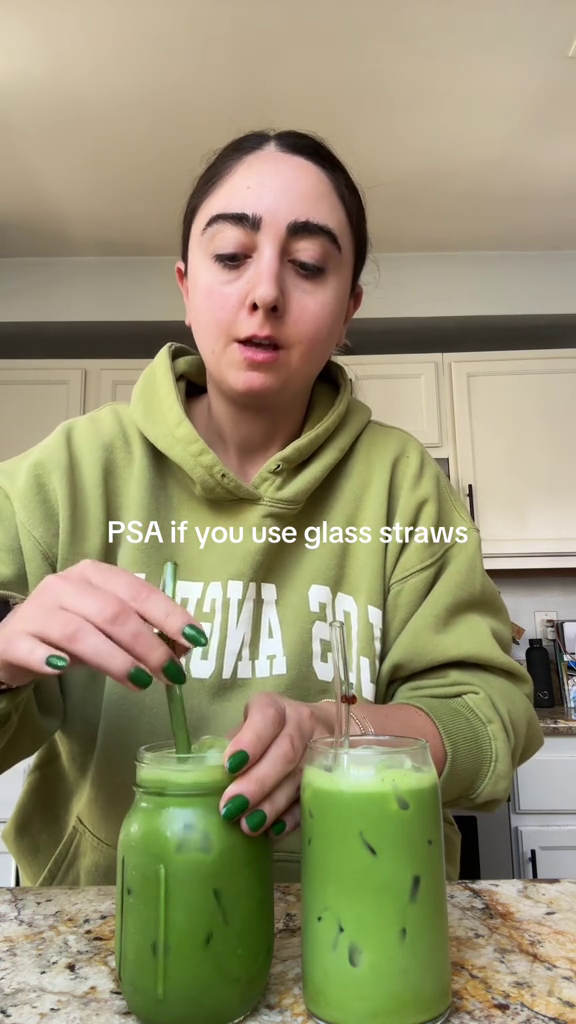 Kerap dianggap sepele, ternyata penggunaan sedotan kaca punya efek samping yang tak banyak orang tahu