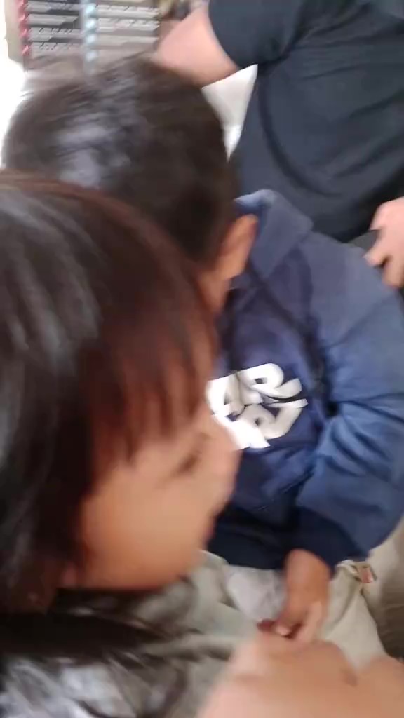 Kerap ganggu adik dan bicara kasar, aksi ibu laporkan anak ke polisi ini ngenesnya bikin ketawa