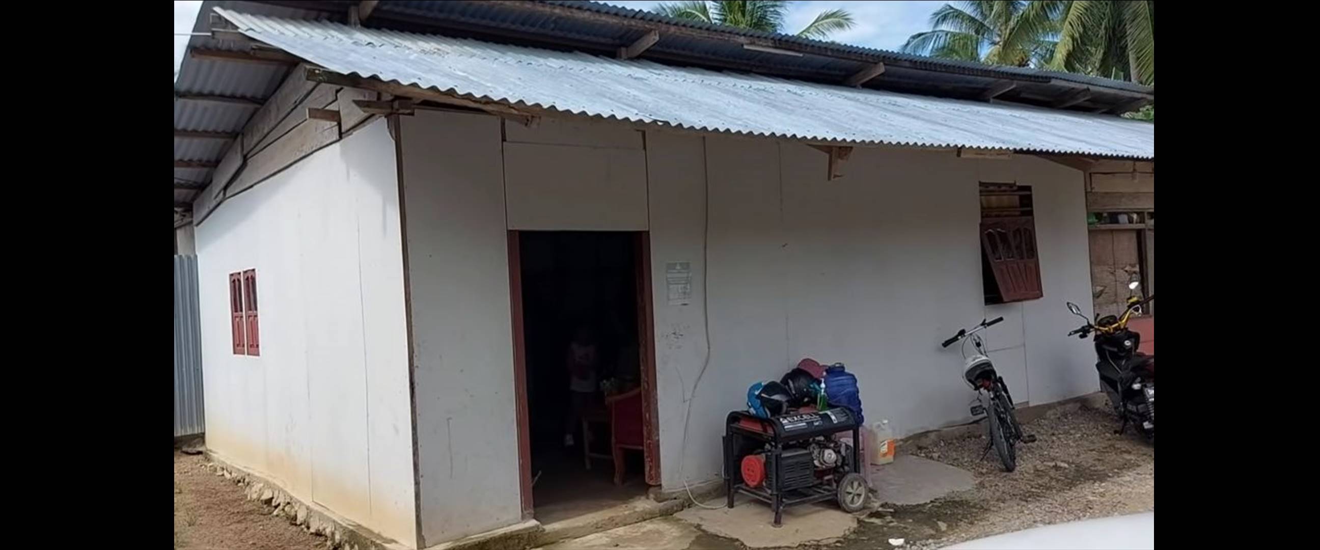Dari luar berdindingkan triplek, 8 potret rumah beratap seng ini punya kamar bak hotel bintang lima