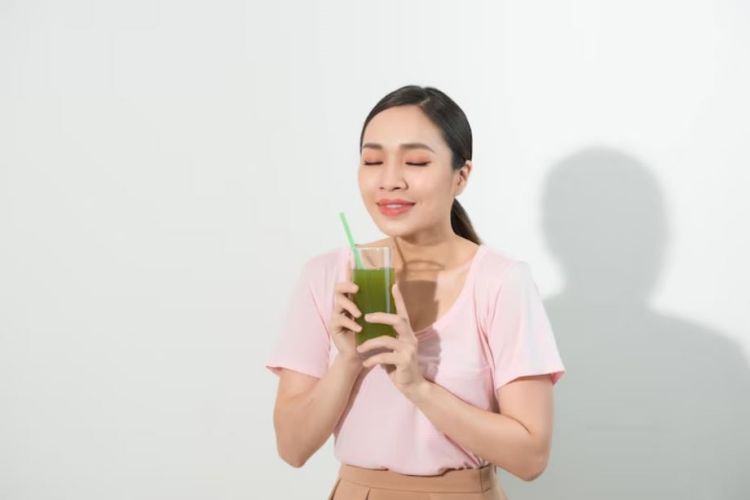 Tak perlu tambahan bubuk kolagen, campuran seledri dan 2 jenis buah ini bisa cegah munculnya keriput