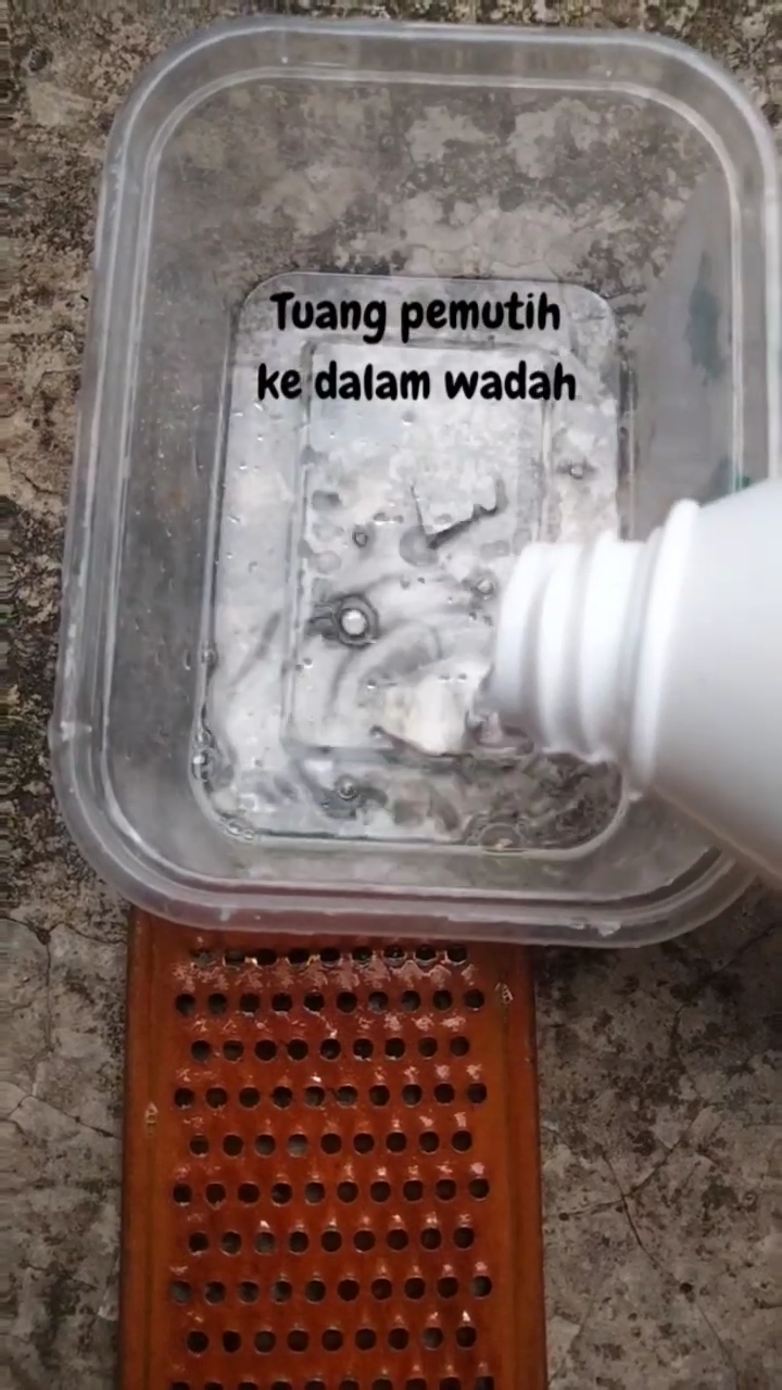 Jangan langsung beli baru, ini cara jitu melunturkan kerak kunyit di parutan agar bersih dan kinclong