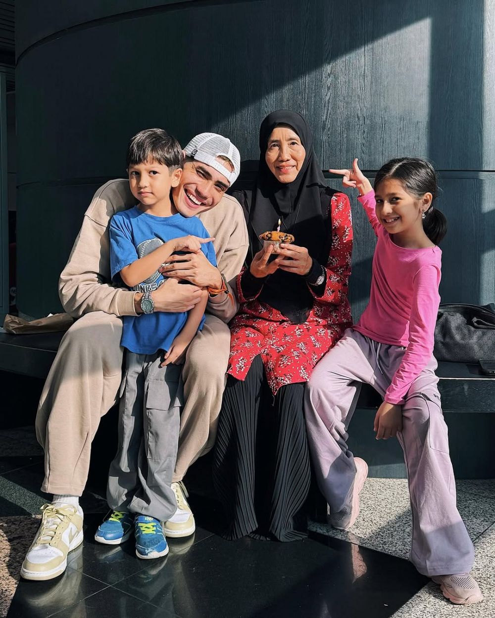 6 Fakta keluarga Aisar Khaled, YouTuber Malaysia yang terpikat Fuji, profesi ayah nggak kaleng-kaleng