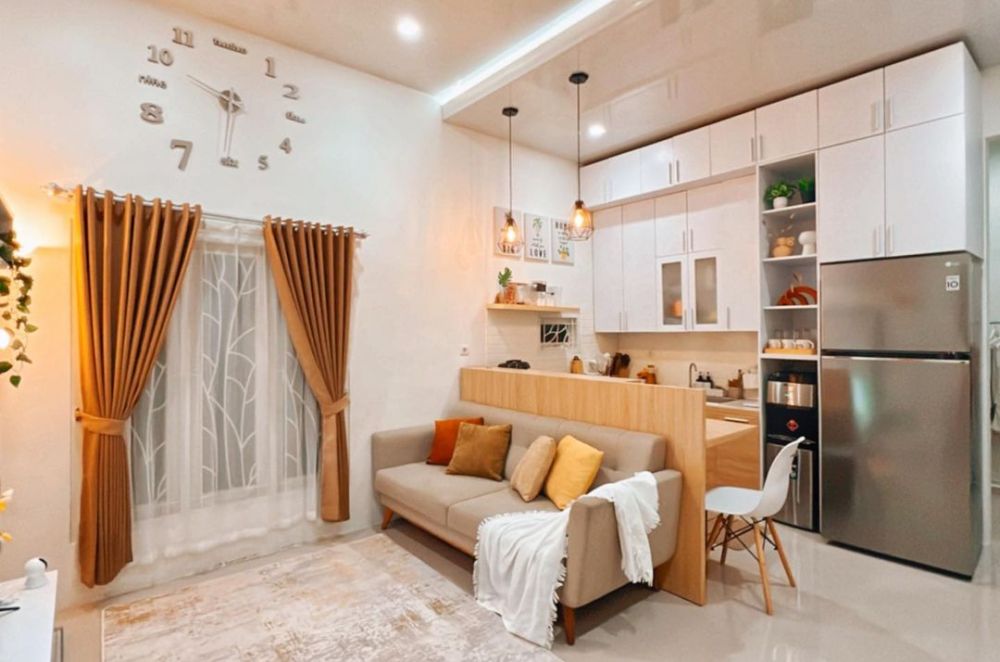 Alih fungsikan teras jadi ruang tamu estetik, 11 potret rumah subsidi ini dalamnya ciamik abis