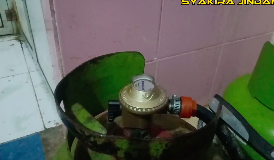 Cara mengatasi gas tidak mengalir ke kompor cuma pakai 1 alat, cuma butuh waktu 2 menit