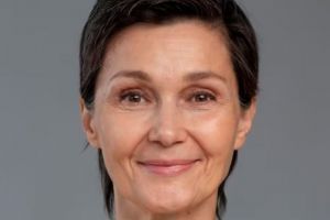 Tak perlu putih telur, ini trik atasi wajah kering dan keriput pakai 1 bahan minuman