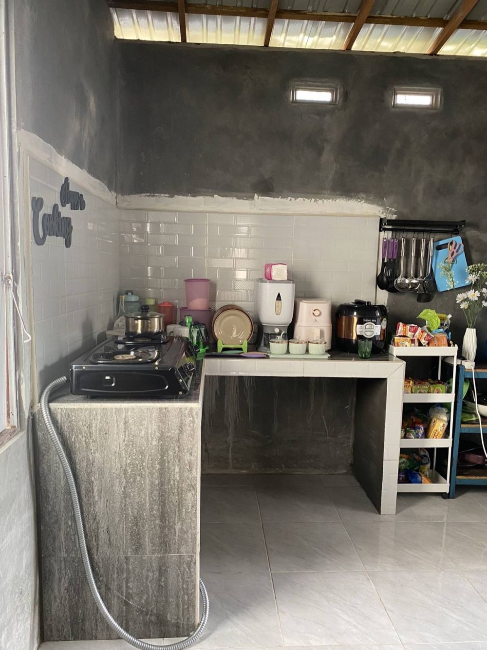 Tak perlu kitchen set mahal, 9 potret dapur rumah subsidi ini pas buat pencinta gaya minimalis