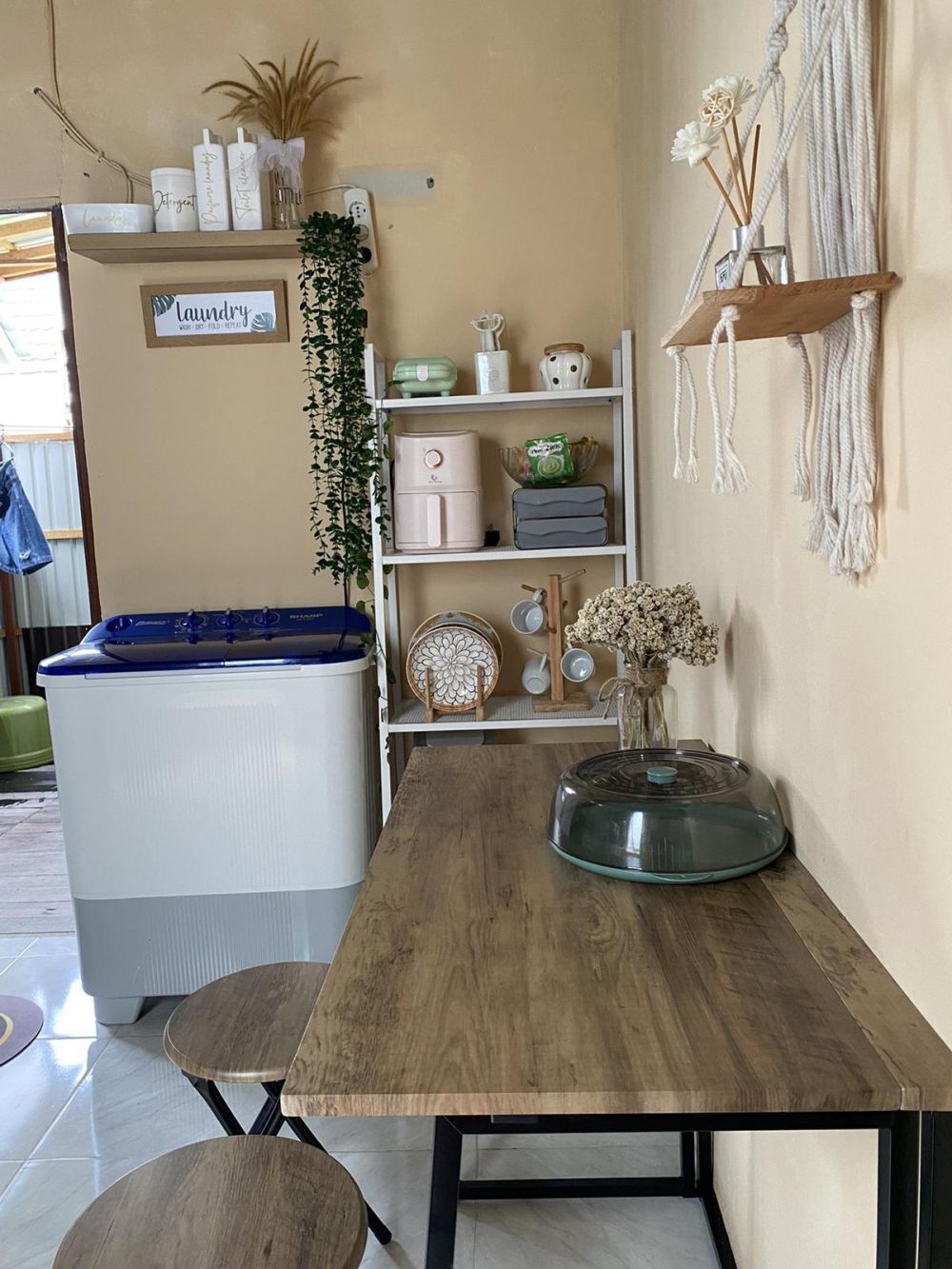 Tak perlu kitchen set mahal, 9 potret dapur rumah subsidi ini pas buat pencinta gaya minimalis