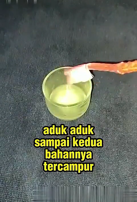 Cara hilangkan noda retak di kaca speedometer motor pakai tambahan 1 bahan dapur, bukan digosok oli