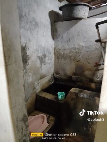 Awalnya semen tanpa keramik, perubahan kamar mandi jadul jadi glow up ini hasilnya susah dipercaya