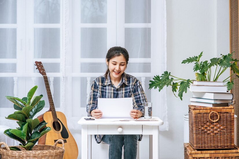 Disebut bikin rezeki seret, ini 7 makna larangan memukul meja