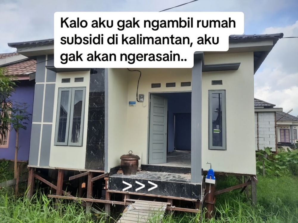 Wanita ini huni rumah subsidi di atas rawa dengan dapur berdinding seng, 9 potret penataannya estetik