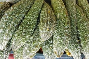 3 Cara menghilangkan pahit pare dengan bahan dapur dalam 15 menit, disertai rekomendasi resep lezatnya