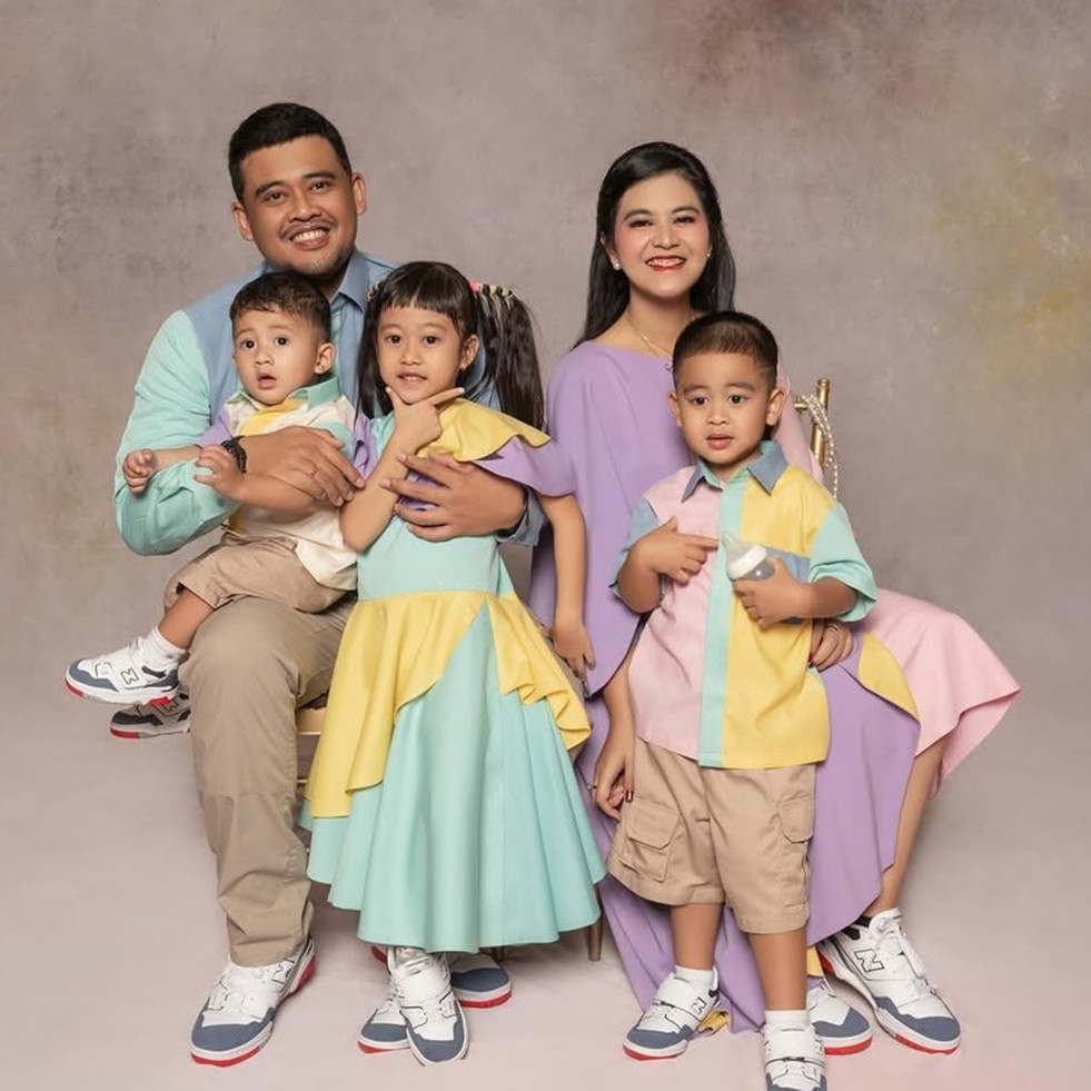 Keluarga Jokowi rayakan Natal jalan-jalan ke Taman Safari, gaya busana mewah anak Kahiyang disorot