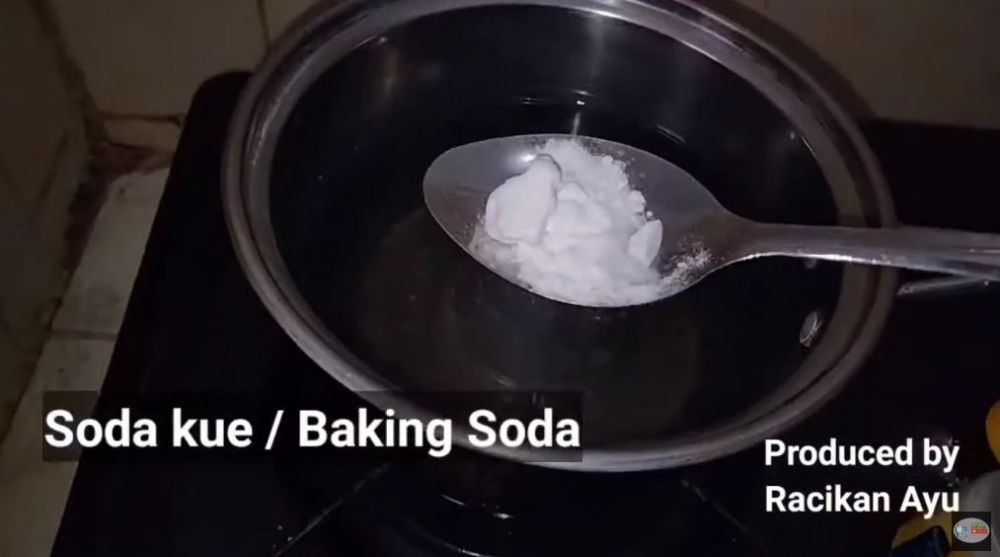 Andalkan 2 bahan dapur sederhana, ini cara menghilangkan kerak tebal bekas minuman di teko keramik