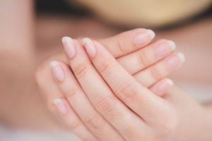 Hand cream dicampur 1 bahan minuman ampuh bikin kuku antirapuh dan cepat panjang, ini cara pakainya