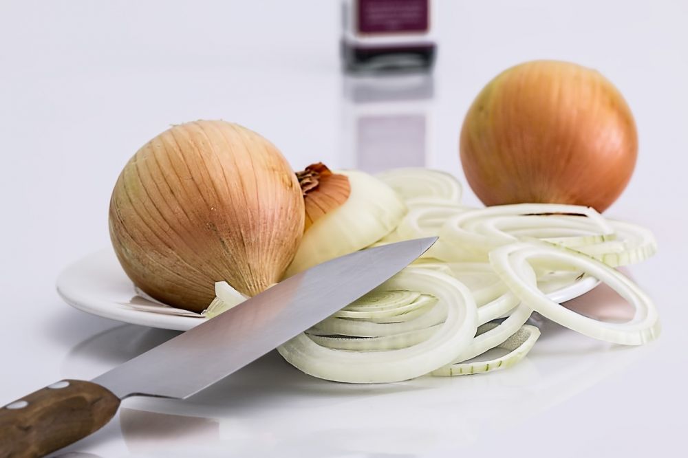 Trik mengiris bahan makanan agar tangan tak teriris pisau, ini 5 teknik aman ala chef profesional