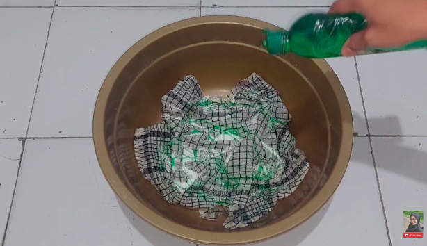 Tak usah repot mengucek atau menyikat, ini trik mudah cuci lap dapur agar bersih dan bebas bau tengik