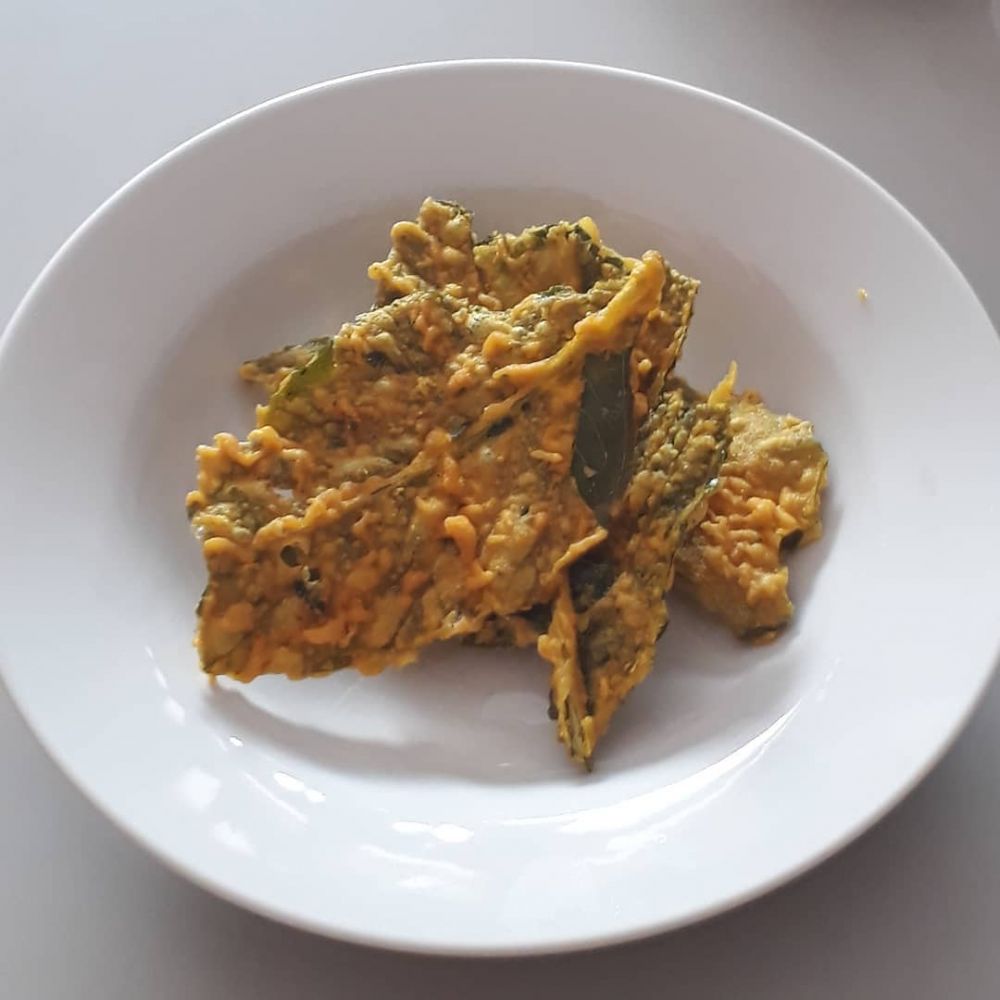 15 Resep camilan dari daun pepaya, enak, tidak pahit, dan praktis