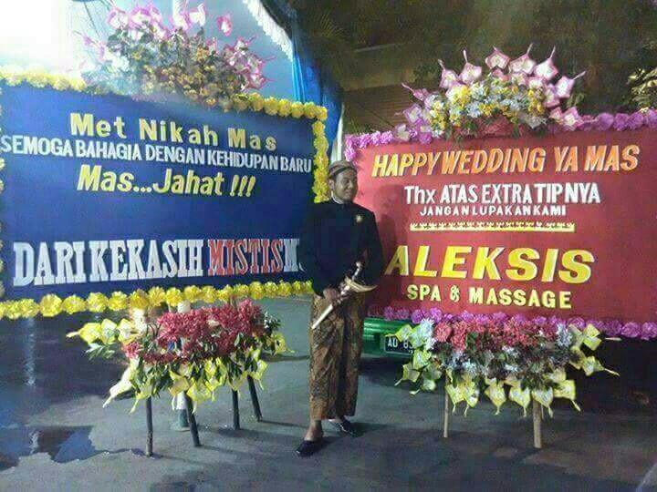 Punya temen usil bikin pusing, 11 potret kiriman bunga nyeleneh ini pengin marah tapi sohib sih