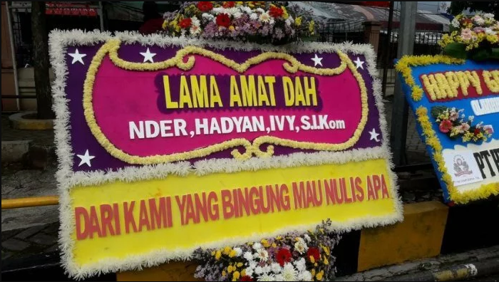 Punya temen usil bikin pusing, 11 potret kiriman bunga nyeleneh ini pengin marah tapi sohib sih