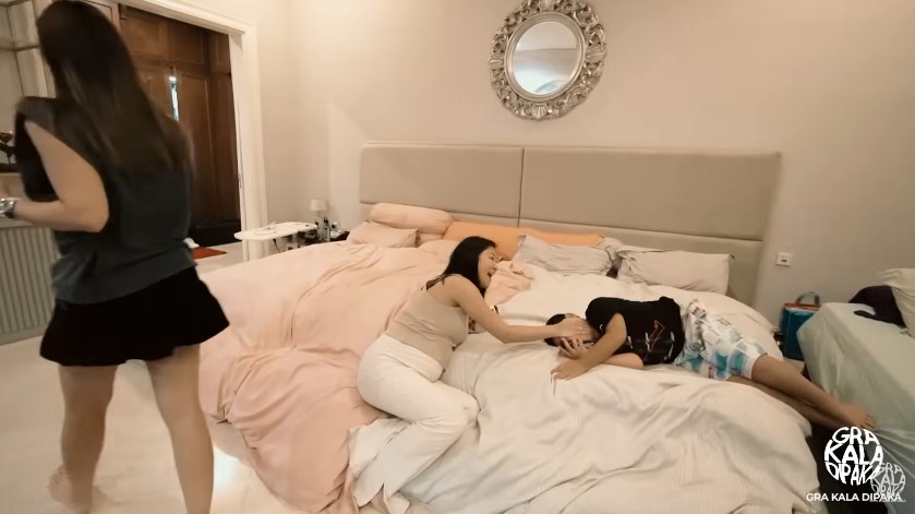 Punya hunian bak istana Rp200 M, 9 potret kamar tidur Nia Ramadhani ada kasur seharga rumah