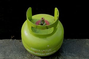 5 Cara mengatasi kompor gas LPG mendesis bau yang aman dan efektif