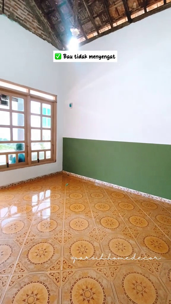 Rumah mertua di-makeover cuma ganti cat hasilnya jadi beda 180 derajat, ini 9 potretnya estetik pol