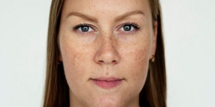 Bukan pakai madu, ini cara hempas flek hitam membandel di wajah pakai cuma pakai 1 jenis tepung