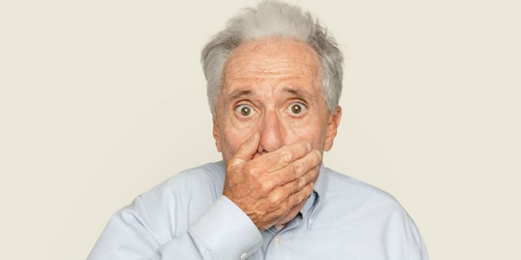 Bukan pakai perwarna, begini cara hitamkan rambut penuh uban cuma pakai 1 jenis daun