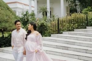 Potret maternity Erina Gudono, pakai busana rancangan desainer langganan artis internasional