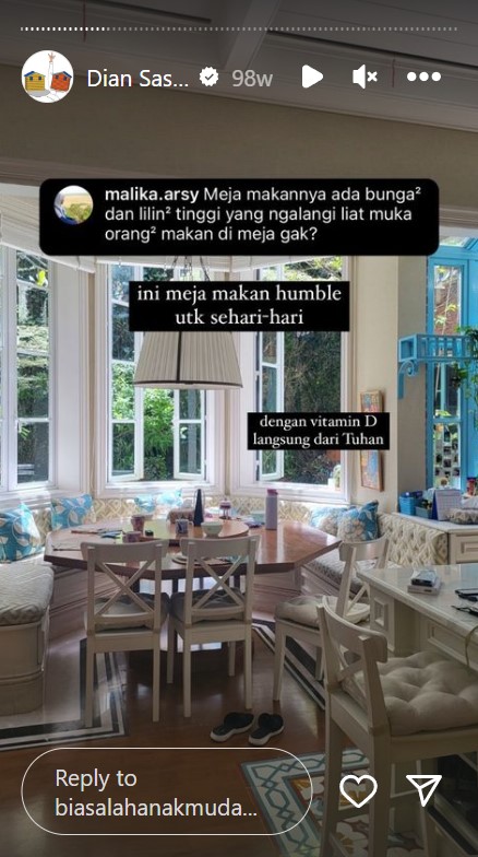 Desain dapur Dian Sastro estetik ala Disney, wastafel penuh pecah belah bikin salfok, ini 11 potretnya