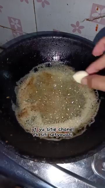 Jadi layak pakai, begini trik menghilangkan busa pada minyak goreng bekas cuma dengan 1 bumbu dapur