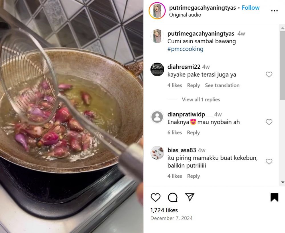 Tanpa direndam dulu, ini trik cepat mengupas bawang merah agar nggak bikin mata perih