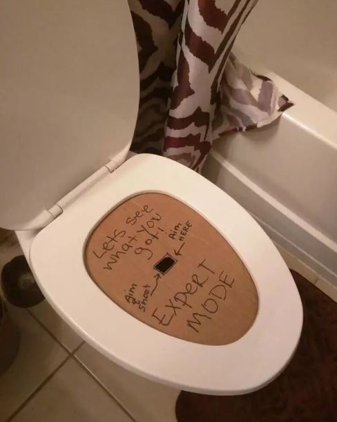 Definisi suka mempersulit diri, 13 potret kocak toilet ini desainnya bikin pusing