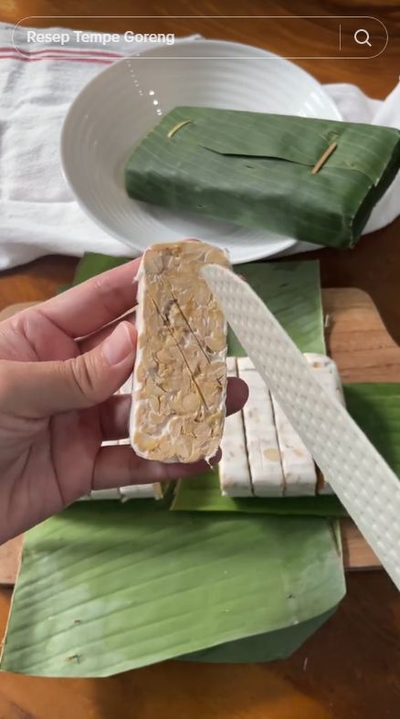 Tak perlu dimarinasi, ini trik goreng tempe agar bumbu meresap dan rasanya semakin gurih